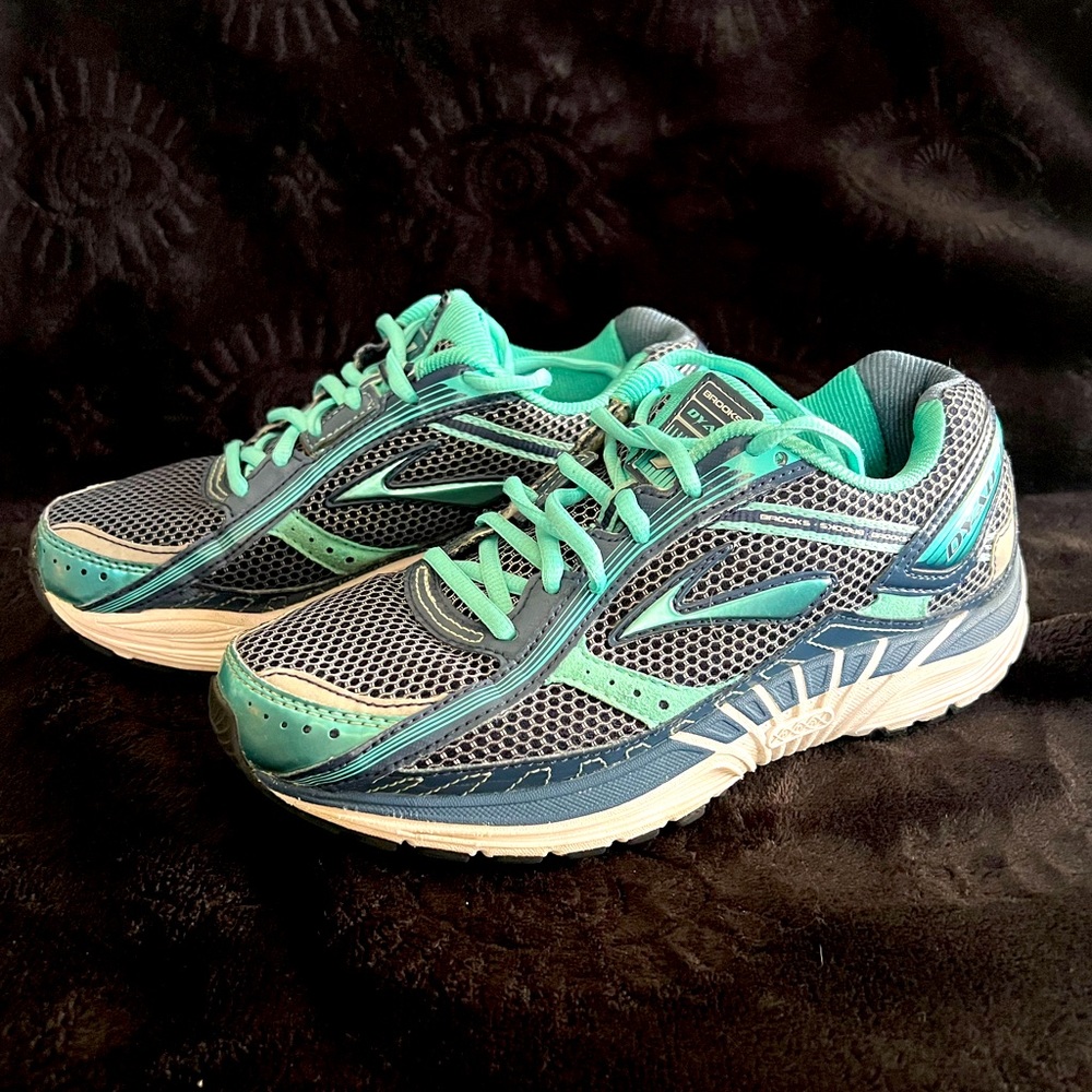 Brooks Dyad 7 Womens Athletic Running Shoes Size 7.5  Teal/Gray 1201151B944